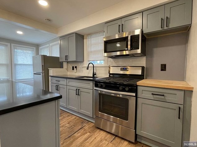 19 Gordon St #2, Ridgefield Park, NJ 07660