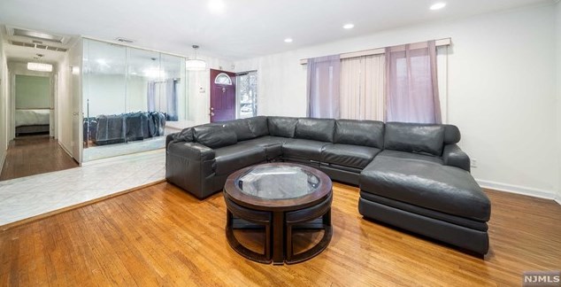 298 Taft Rd, River Edge, NJ 07661-1010