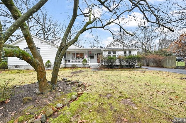 21 Fairview Ave, Park Ridge, NJ 07656