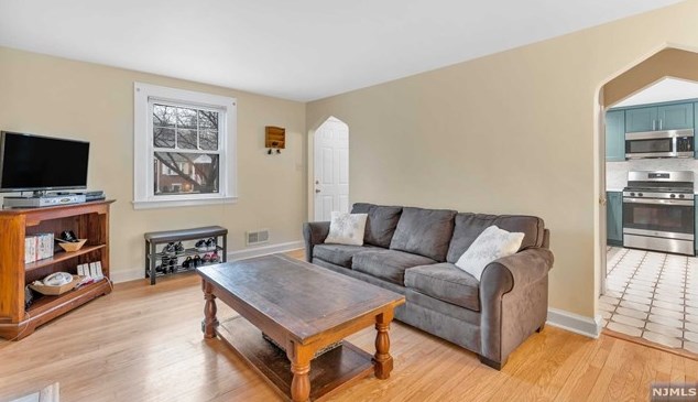 214 Woodland Rd, N Milford, NJ 07646