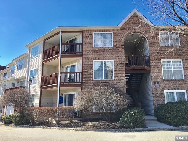 243 Village Circle Dr, West Fort Lee, NJ 07024-2113