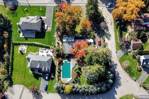28 Ravine Ave, Wyckoff, NJ 07481-2917