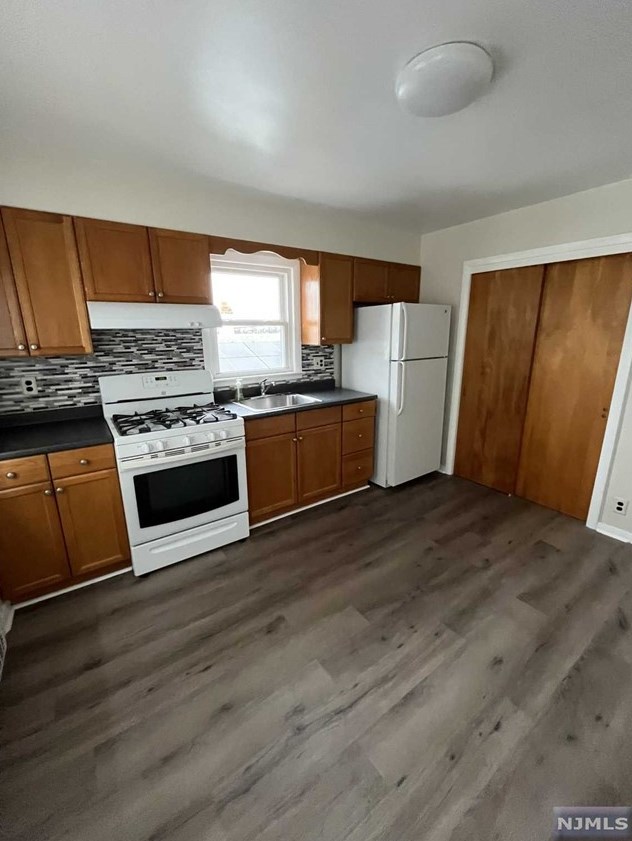 27 Elizabeth St, Rutherford, NJ 07070