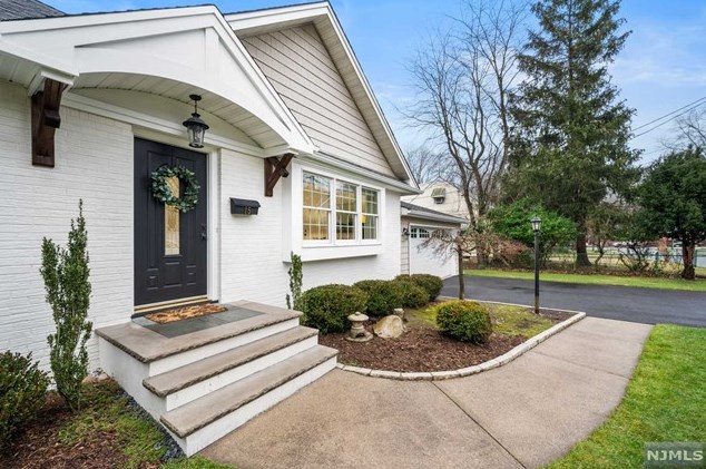 15 Maple St, Closter, NJ 07624