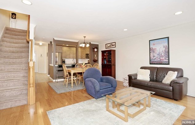 144 Mountainside Dr, Pompton Falls NJ  07442-1757 exterior