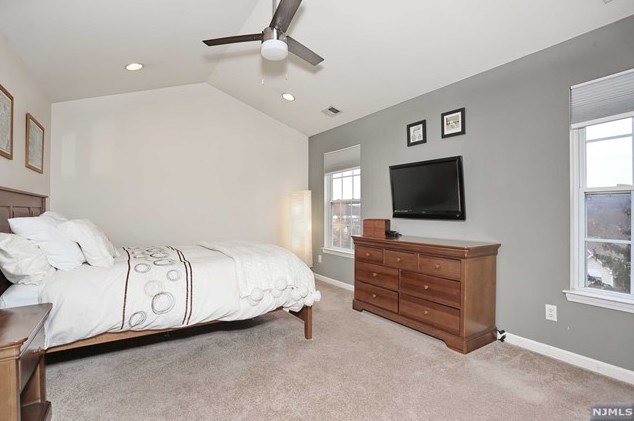 144 Mountainside Dr, Pompton Falls NJ  07442-1757 exterior