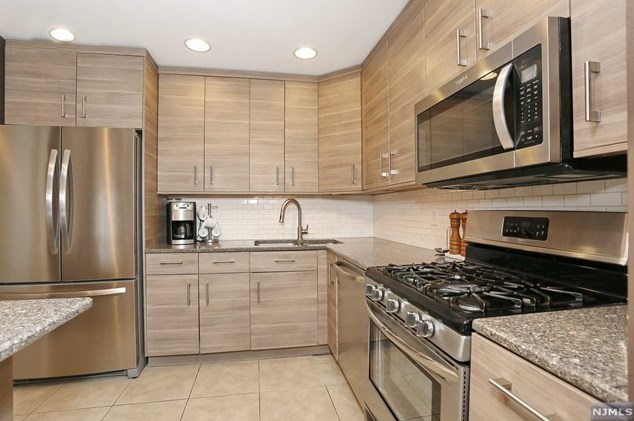 144 Mountainside Dr, Pompton Falls NJ  07442-1757 exterior