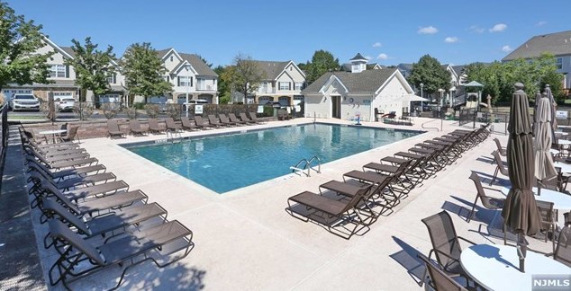 144 Mountainside Dr, Pompton Falls NJ  07442-1757 exterior