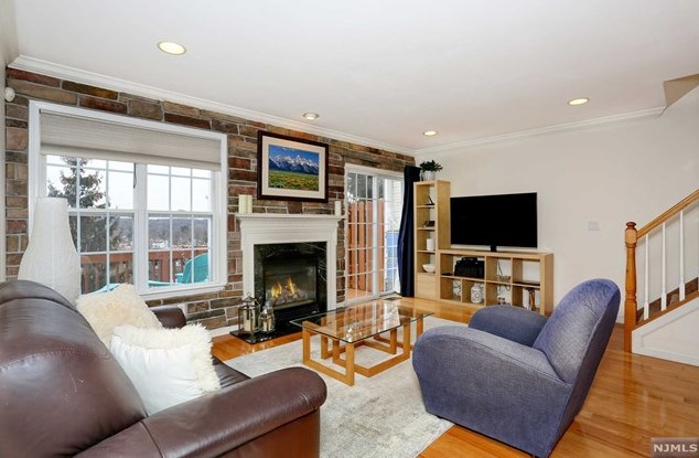 144 Mountainside Dr, Pompton Falls NJ  07442-1757 exterior