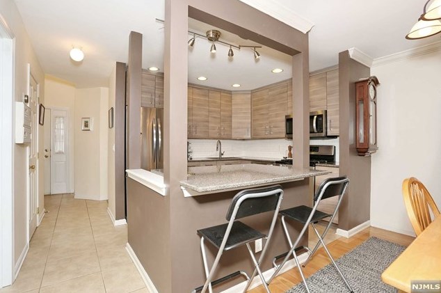 144 Mountainside Dr, Pompton Falls NJ  07442-1757 exterior