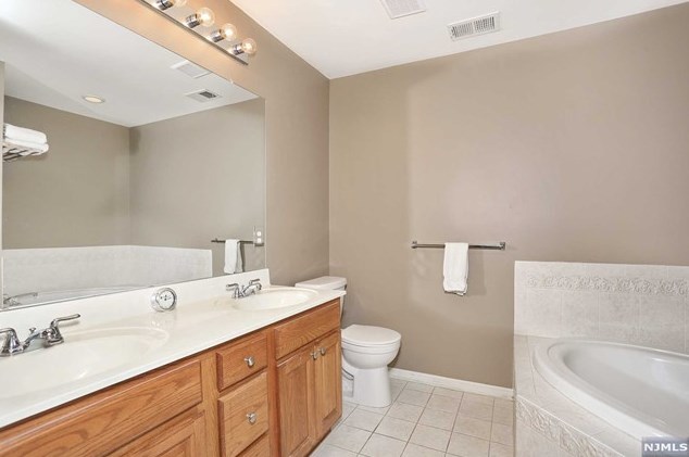 144 Mountainside Dr, Pompton Falls NJ  07442-1757 exterior