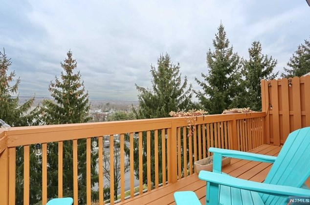 144 Mountainside Dr, Pompton Falls NJ  07442-1757 exterior