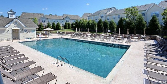 144 Mountainside Dr, Pompton Falls NJ  07442-1757 exterior