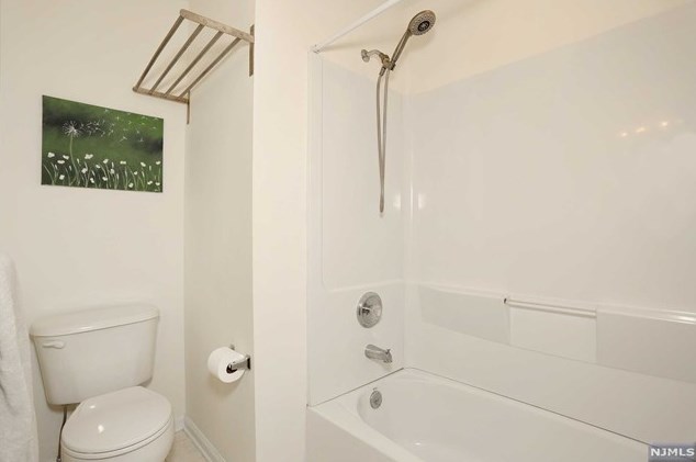 144 Mountainside Dr, Pompton Falls NJ  07442-1757 exterior