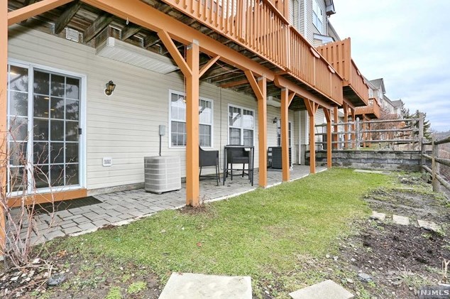 144 Mountainside Dr, Pompton Falls NJ  07442-1757 exterior