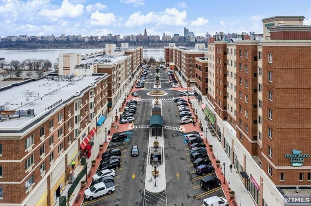300 City Pl #3111, Edgewater, NJ 07020