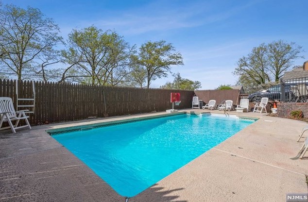 34 Carlton Pl, Rutherford NJ  07070-1120 exterior