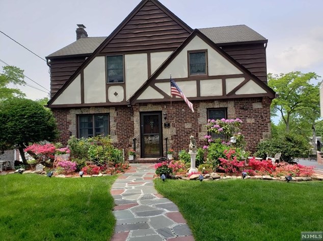 34 Carlton Pl, Rutherford NJ  07070-1120 exterior