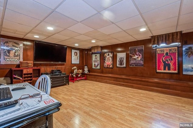 34 Carlton Pl, Rutherford NJ  07070-1120 exterior