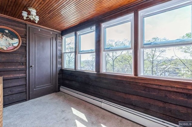 34 Carlton Pl, Rutherford NJ  07070-1120 exterior