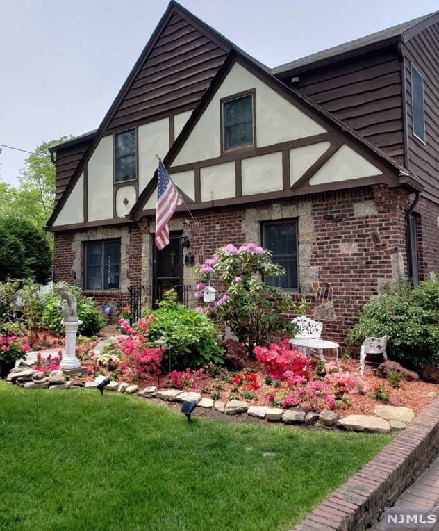 34 Carlton Pl, Rutherford NJ  07070-1120 exterior