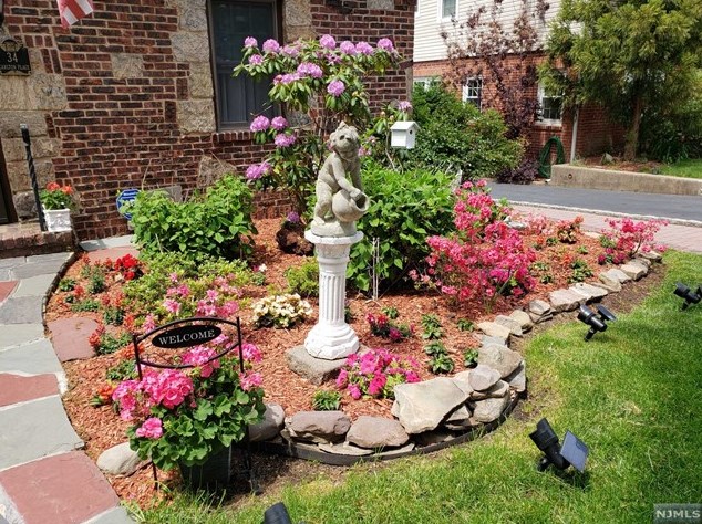 34 Carlton Pl, Rutherford NJ  07070-1120 exterior