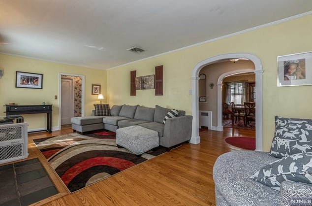 34 Carlton Pl, Rutherford NJ  07070-1120 exterior