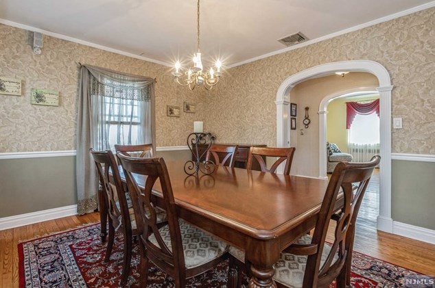 34 Carlton Pl, Rutherford NJ  07070-1120 exterior