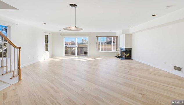 123 Panorama Dr #123, Edgewater, NJ 07020