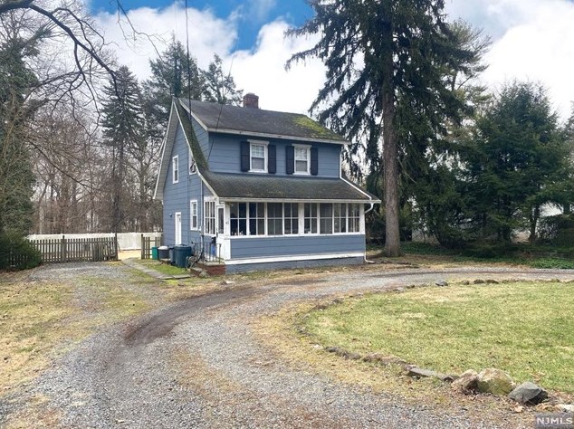 41 Giles Rd, Harrington Park, NJ 07640-1828