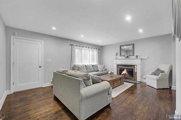 140 Lawn Dr, Teaneck, NJ 07666-5658