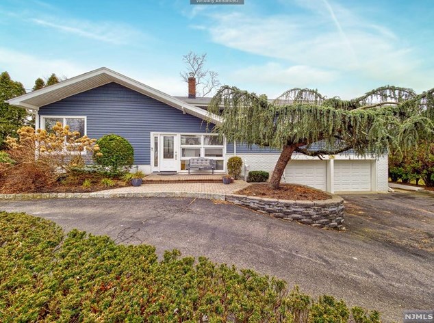194 Victoria Ave, Paramus, NJ 07652