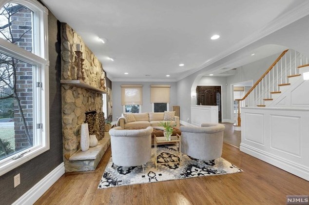852 Hillsdale Ave, Hillsdale NJ  07642-1233 exterior