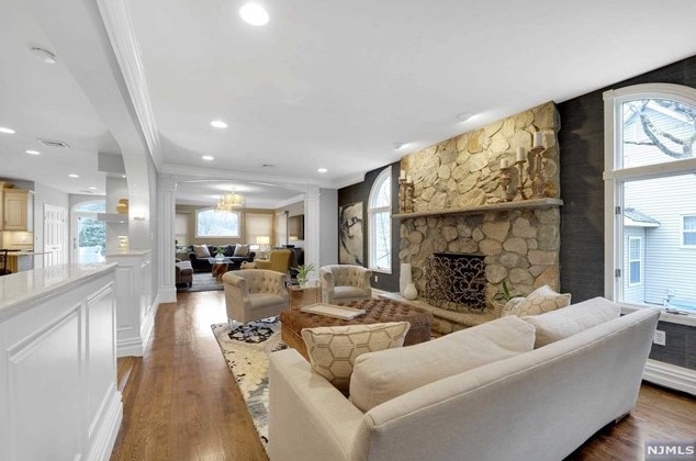 852 Hillsdale Ave, Hillsdale NJ  07642-1233 exterior