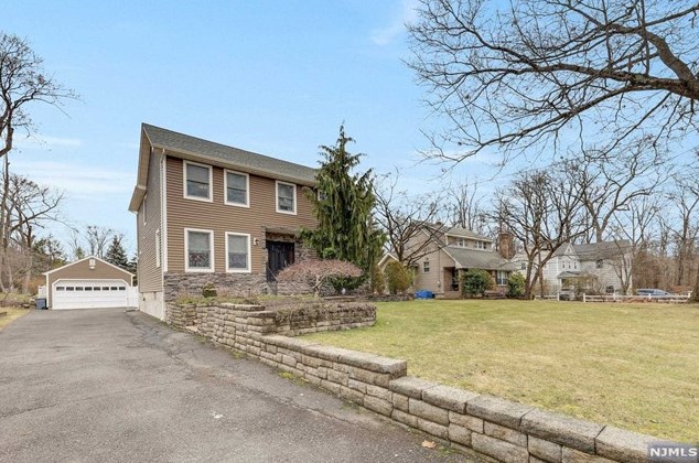 852 Hillsdale Ave, Hillsdale NJ  07642-1233 exterior