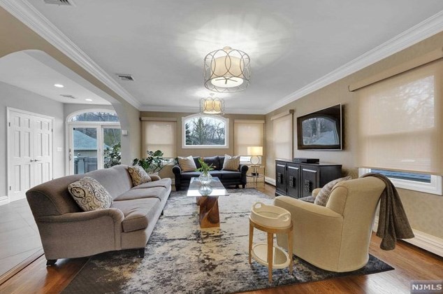 852 Hillsdale Ave, Hillsdale NJ  07642-1233 exterior