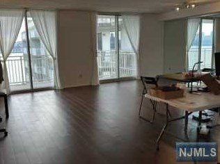 1055 River Rd Apt 1007, Edgewater, NJ 07020