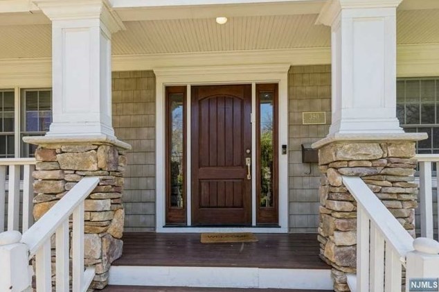390 Lafayette St, Cresskill, NJ 07626