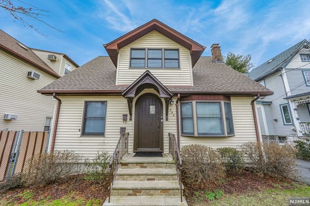 588 Elm St, Maywood, NJ 07607