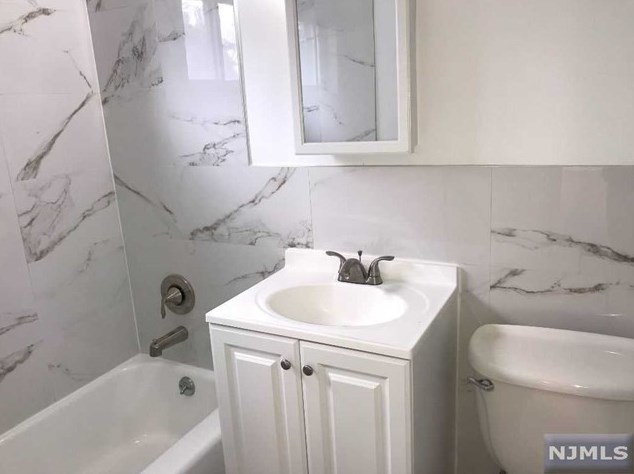 55 Bergen Blvd #2a, Palisades Park, NJ 07650