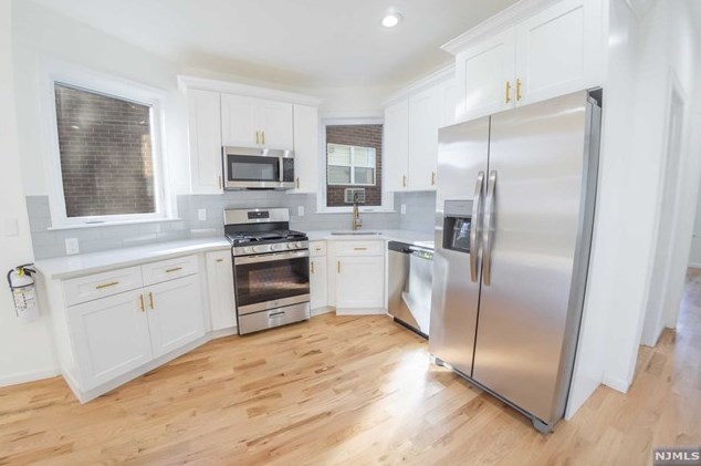 148 S Main St #1st, Lodi, NJ 07644