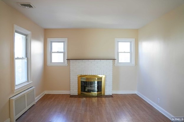 121 Oakland St, Englewood, NJ 07631