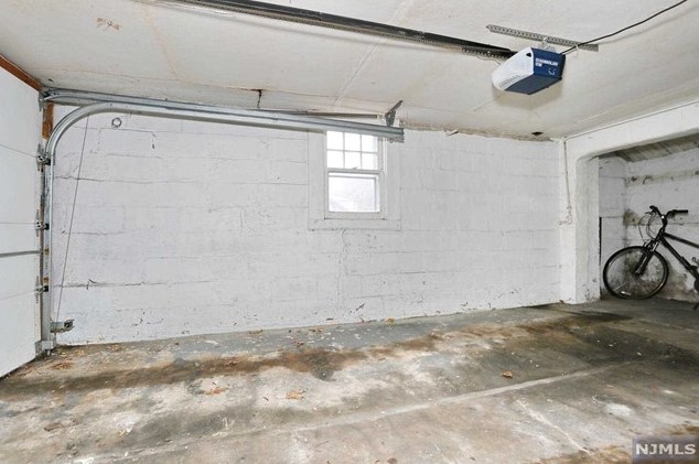 37 Maple Ave, Park Ridge NJ 07656-2148 exterior