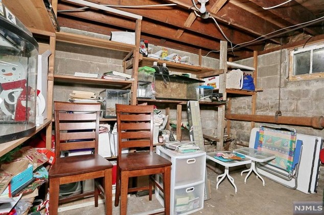 37 Maple Ave, Park Ridge NJ 07656-2148 exterior