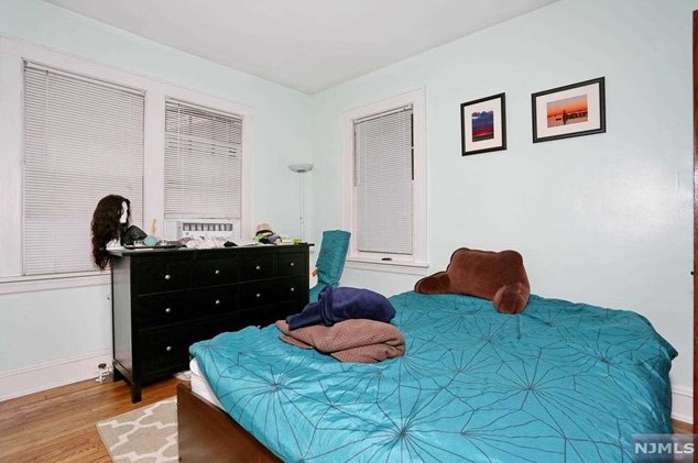 37 Maple Ave, Park Ridge NJ 07656-2148 exterior