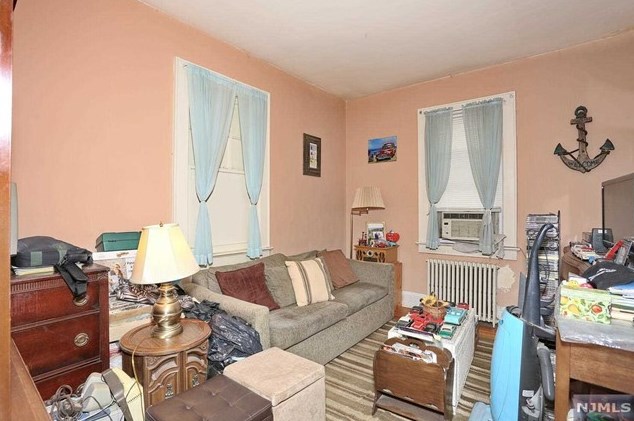 37 Maple Ave, Park Ridge NJ 07656-2148 exterior