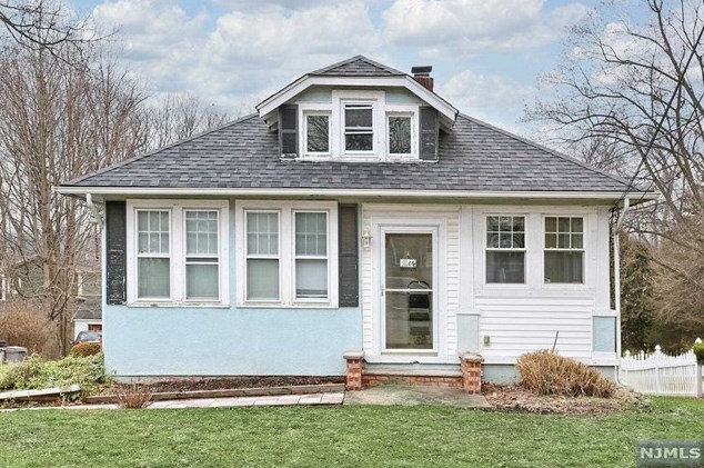 37 N Maple Ave, Park Ridge, NJ 07656