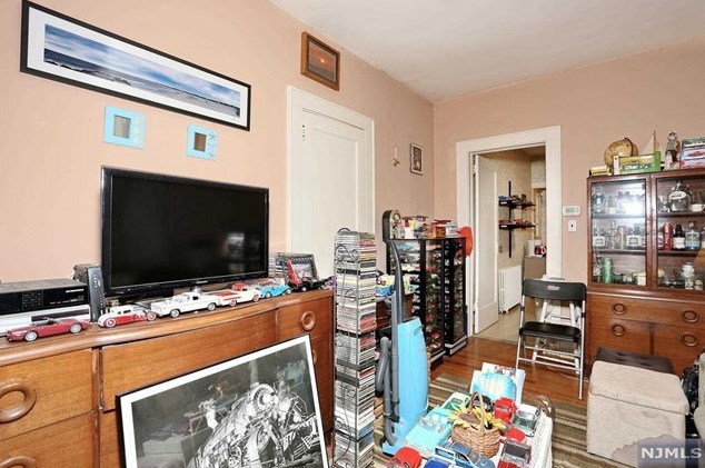 37 Maple Ave, Park Ridge NJ 07656-2148 exterior