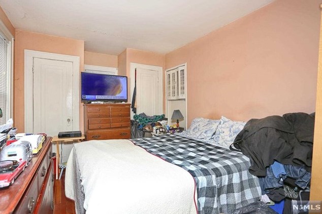 37 Maple Ave, Park Ridge NJ 07656-2148 exterior