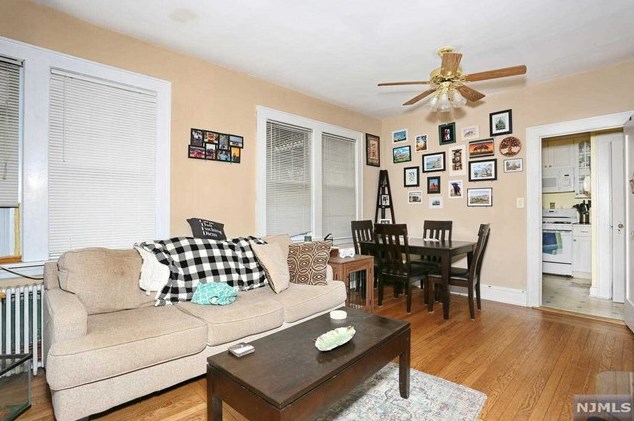 37 Maple Ave, Park Ridge NJ 07656-2148 exterior